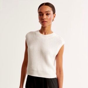 Abercrombie & Fitch Knit Sweater Vest
Size Medium